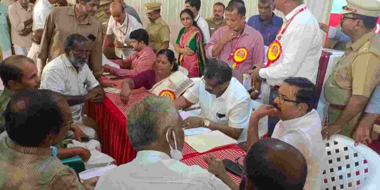 പെർമിറ്റ് വ്യവസ്ഥകൾ ലംഘിക്കുന്ന ബസ്സുകളുടെ പെർമിറ്റുകൾ  റദ്ധാക്കണം.