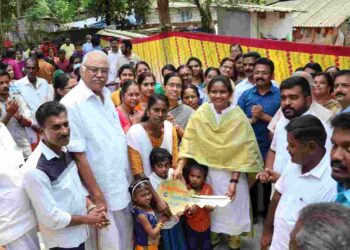 രേഷ്മക്കൊരു സ്നേഹഭവനം. രമ്യ ഹരിദാസ് താക്കോൽദാനം നിർവ്വഹിച്ചു.