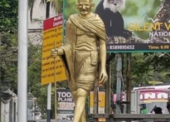 ഗാന്ധി പ്രതിമ മാറ്റി പുതിയത് സ്ഥാപിച്ചു.