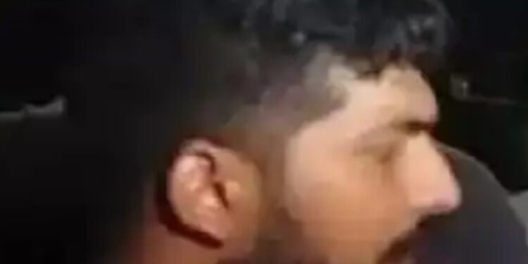 കഞ്ചാവുമായി കുളത്തിൽ ചാടിയ  പ്രതിയെ  നീന്തിപ്പിടിച്ച് പൊലീസ്