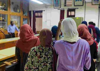 വിക്ടോറിയ കോളേജിൽ റിട്ടേണിങ് ഓഫീസറെ ഉപരോധിച്ചു