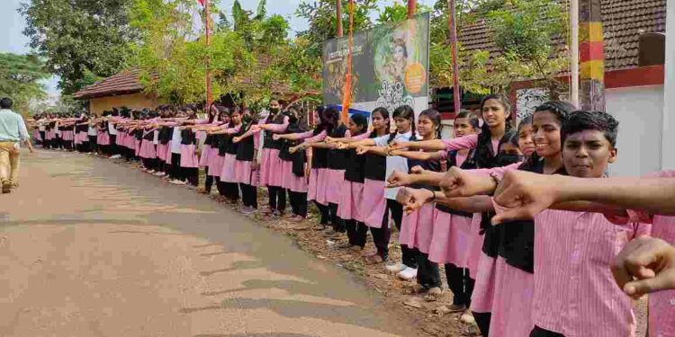 ലഹരിക്കെതിരെ മനുഷ്യ ചങ്ങല തീർത്തു