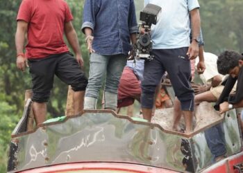 സിഗ് നേച്ചർ സിനിമാ ഷൂട്ടിങ്ങിനിടെ ലോഡിങ്ങ് ലോറി ഒരു സംഭവമായി മാറിയപ്പോൾ