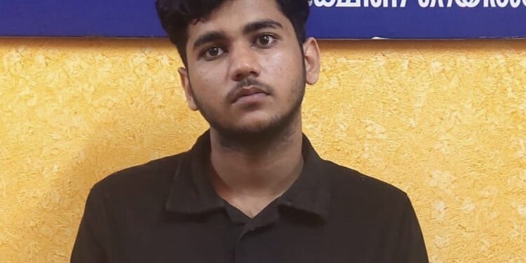 ട്രെയിനുകളിൽ കടത്തിയ 6.2 കിലോ കഞ്ചാവുമായി കോട്ടയം സ്വദേശിയും ആസ്സാം സ്വദേശിയും പിടിയിൽ