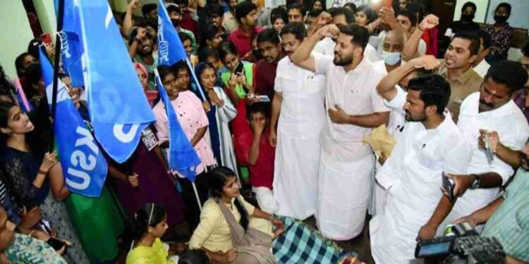 ചിറ്റൂർ കോളേജിലെ കെ. എസ്. യു സമരം ശക്തമാക്കി