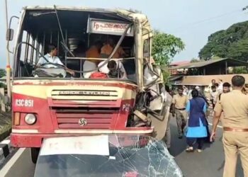 കെഎസ്ആർടിസി ബസ് കണ്ടെയ്നർ ലോറിയിൽ ഇടിച്ച് അപകടം; ആറ് പേർക്ക് പരിക്ക്