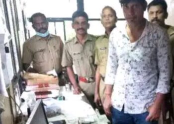 കുഴൽ പണം കടത്തിയ ഒരാൾ  വാളയറിൽ  പൊലീസ് പിടിയിലായി.