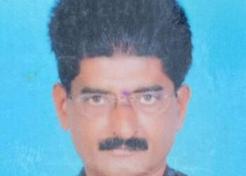 ചെളി കാരണം പാടത്ത് കൊയ്ത്ത് യന്ത്രം ഇറക്കാൻ പറ്റിയില്ല : കർഷകൻ ആത്മഹത്യ ചെയ്തു