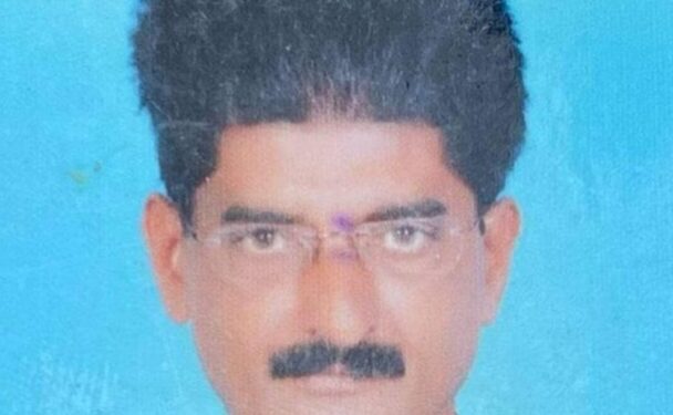 ചെളി കാരണം പാടത്ത് കൊയ്ത്ത് യന്ത്രം ഇറക്കാൻ പറ്റിയില്ല : കർഷകൻ ആത്മഹത്യ ചെയ്തു