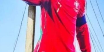റോണാൾഡോയുടെ കട്ടൗട്ട് ഉയർത്തുന്നതിനിടെ വൈദ്യുതി ലൈനിൽ നിന്ന് ഷോക്കേറ്റ് 4 പേർക്ക് പരിക്ക്;