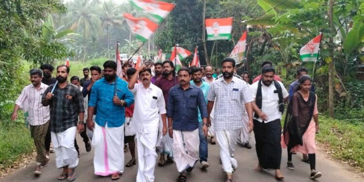 പ്രതിഷേധ പ്രകടനം നടത്തി.