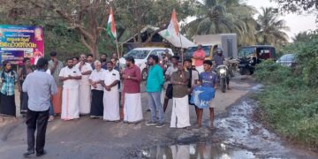 പല്ലാവൂർ – കുനിശ്ശേരി റോഡ് ഉപരോധിച്ചു.