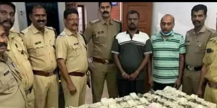 വാളയാറില്‍ രേഖകള്‍ ഇല്ലാതെ രണ്ട് കോടി പിടികൂടി