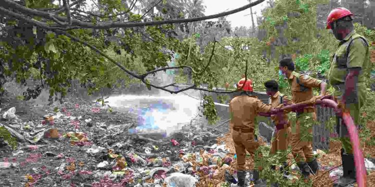 നഗരത്തിൽ മാലിന്യ കൂമ്പാരത്തിന് തീപിടിച്ചു.