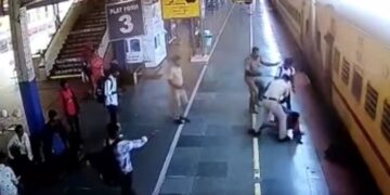 ട്രെയിനിൽ നിന്നും കാൽ വഴുതി വീണ യാത്രക്കാരനെ രക്ഷപ്പെടുത്തി