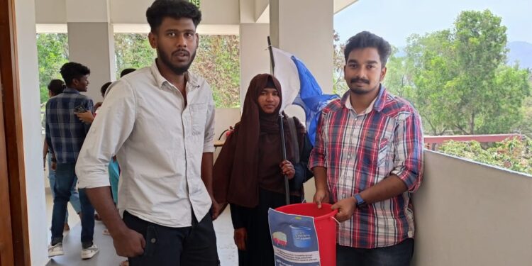 കെ.എസ്.ആർ.ടി.സി: സാമ്പത്തിക ബാധ്യത വിദ്യാർത്ഥികളുടെ മേൽ അടിച്ചേൽപ്പിക്കുന്നതിനെതിരെ പിച്ചയെടുക്കൽ സമരം