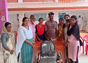 പഠനോപകരണങ്ങൾ വിതരണം ചെയ്തു