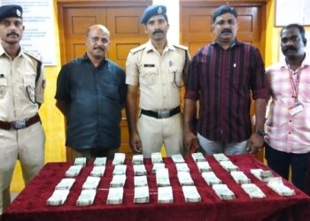 ട്രെയിനിൽ കടത്തികൊണ്ട് വന്ന കുഴൽ പണം റെയിൽവേ പോലീസ്പിടികൂടി