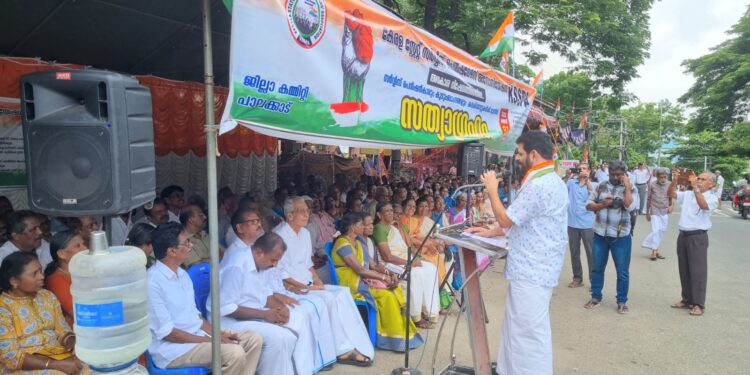 കെ എസ് എസ് പി എ  ജില്ലാ കലക്ടറേറ്റിന് മുമ്പിൽ  സത്യാഗ്രഹ സമരം നടത്തി