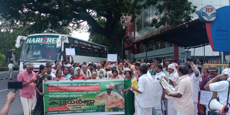 സെക്രട്ടറിയേറ്റ് പടിക്കൽ നെൽകൃഷി കർഷകരുടെ യാചനാസമരവും, കൂട്ടധർണ്ണയും.