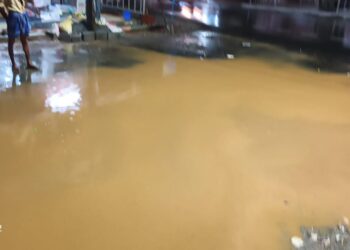 റോഡിലെ വെള്ളക്കെട്ടുകൾക്ക് ശാശ്വത പരിഹാരം കാണണമെന്ന് വ്യാപാരികൾ