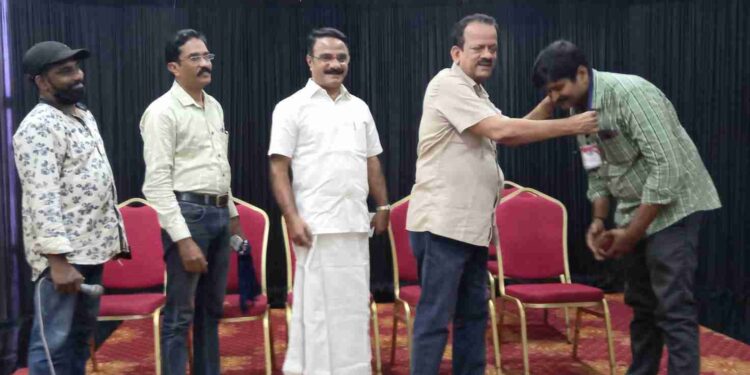 ഐ ഡി കാർഡ് വിതരണം നടത്തി