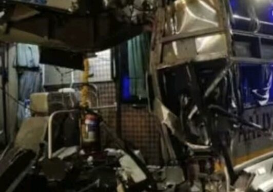 കഞ്ചിക്കോട് കണ്ടയ്നർ ലോറിക്ക് പിറകിൽ ബസിടിച്ചുകയറി അപകടം, നിരവധിപേർക്ക് പരിക്ക്