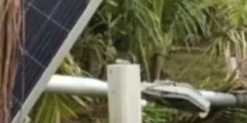 വടക്കഞ്ചേരി ആയക്കാട് സ്ഥാപിച്ച എ ഐ ക്യാമറ വാഹനം ഇടിച്ച് തകർന്നു.