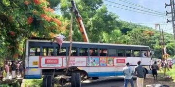 ഓടിക്കൊണ്ടിരുന്ന കെ എസ് ആര്‍ ടി സി ബസിന്‍റെ പിന്‍ചക്രങ്ങള്‍ വേര്‍പ്പെട്ടു