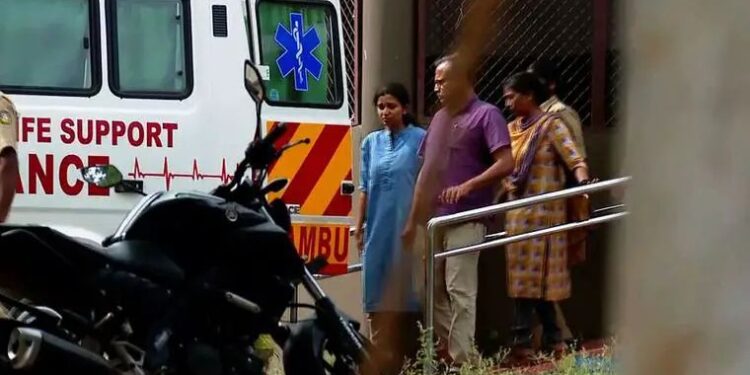 ചോദ്യം ചെയ്യലിനിടെ വിദ്യ കുഴഞ്ഞുവീണു, ആശുപത്രിയിലേക്ക് മാറ്റി