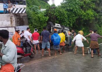 നൊട്ടമല വളവില്‍ ജീപ്പ് താഴേക്ക് മറിഞ്ഞ് അഞ്ചുപേര്‍ക്ക് പരിക്ക്.