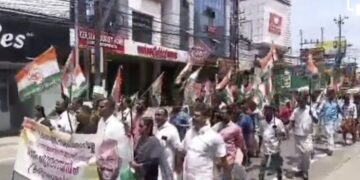 ഷാഫി പറമ്ബിലിനതിരെ പരസ്യ പ്രകടനവുമായി യൂത്ത് കോണ്‍ഗ്രസ് പ്രവര്‍ത്തകര്‍ തെരുവിലിറങ്ങി.