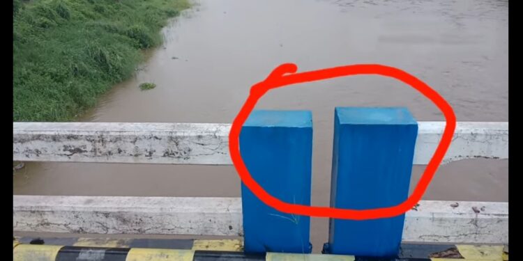 നെന്മാറ കൂടല്ലൂര്‍ പാലത്തില്‍ വിള്ളല്‍.