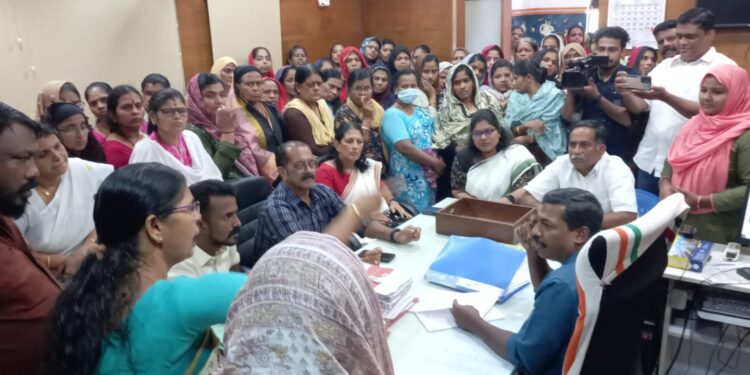 പാലക്കാട് നഗരസഭയിലെ കുടുംബശ്രീ ഓഫിസിൽ വൻ അഴിമതി: