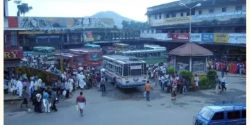 ചെര്‍പ്പുളശ്ശേരി ബസ് സ്റ്റാന്റില്‍ പൊലീസും എസ്‌എഫ്‌ഐ പ്രവര്‍ത്തകരും തമ്മില്‍ സംഘര്‍ഷം