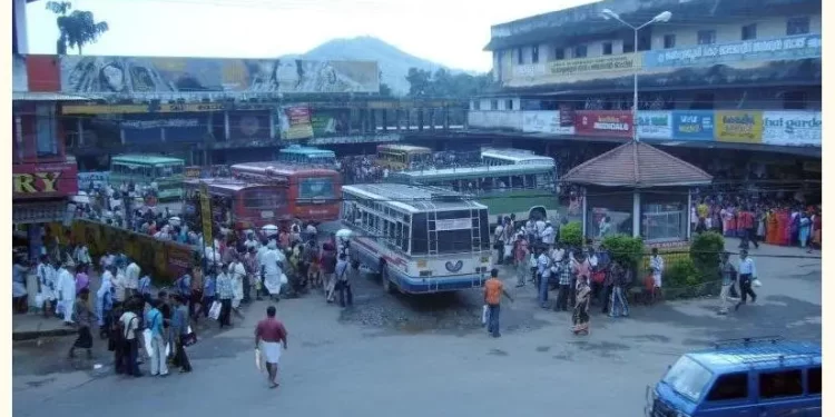 ചെര്‍പ്പുളശ്ശേരി ബസ് സ്റ്റാന്റില്‍ പൊലീസും എസ്‌എഫ്‌ഐ പ്രവര്‍ത്തകരും തമ്മില്‍ സംഘര്‍ഷം