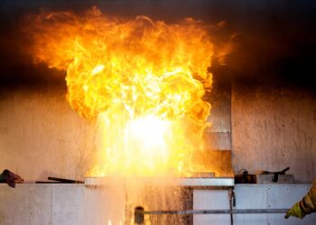 ഗ്യാസ് സിലിണ്ടര്‍ പൊട്ടിത്തെറിച്ച്‌ സഹോദരിമാര്‍ക്ക് ദാരുണാന്ത്യം