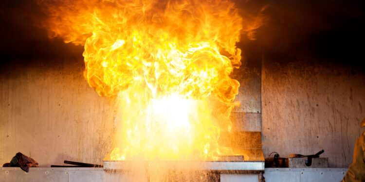 ഗ്യാസ് സിലിണ്ടര്‍ പൊട്ടിത്തെറിച്ച്‌ സഹോദരിമാര്‍ക്ക് ദാരുണാന്ത്യം