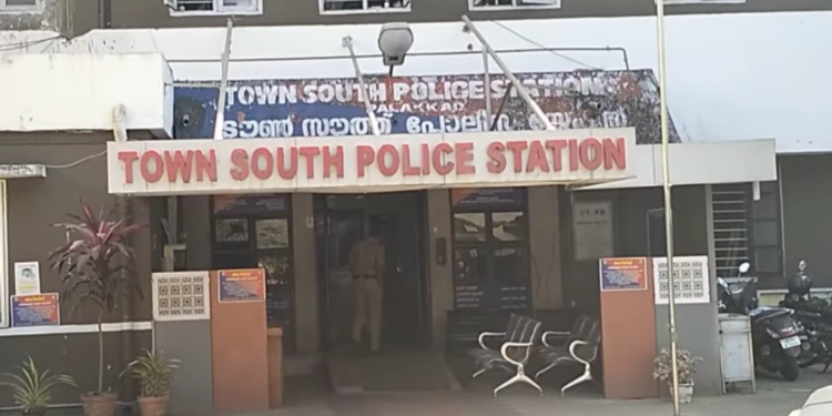 പൊലീസുകാര്‍ തമ്മില്‍ കയ്യാങ്കളി, ഗ്ലാസ് ചില്ല് തകര്‍ന്ന് രണ്ടുപേര്‍ക്ക് പരിക്ക്;