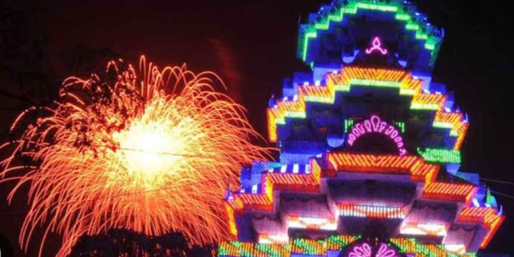 ഇത്തവണ വെടിക്കെട്ടില്ല.