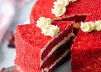 ബേക്കറിയില്‍ നിന്ന് വാങ്ങിയ കേക്ക് കഴിച്ചവര്‍ക്ക് ഭക്ഷ്യവിഷബാധയെന്ന് സംശയം