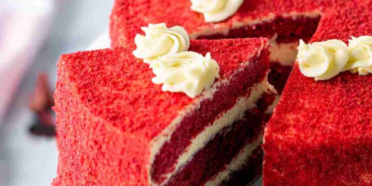 ബേക്കറിയില്‍ നിന്ന് വാങ്ങിയ കേക്ക് കഴിച്ചവര്‍ക്ക് ഭക്ഷ്യവിഷബാധയെന്ന് സംശയം