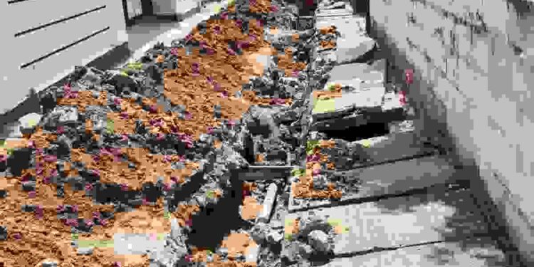 സഞ്ചാര സ്വാതന്ത്ര്യം തകർത്ത് വാട്ടർ അതോറട്ടി.