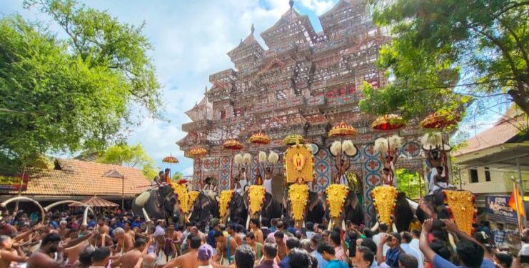 കണ്ണന്മാരാൽ അമ്പാടിയായി നഗരവീഥികൾ ചരിത്രപ്രസിദ്ധമായ ഉറിയടിയും