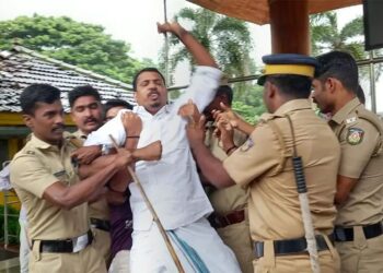 മലമ്പുഴ ഡാമിലെ ശുചീകരണ തൊഴിലാളികളുടെ കൂട്ട പിരിച്ചുവിടലിനെതിരെ തൊഴിലാളികളുടെ പ്രതിഷേധം