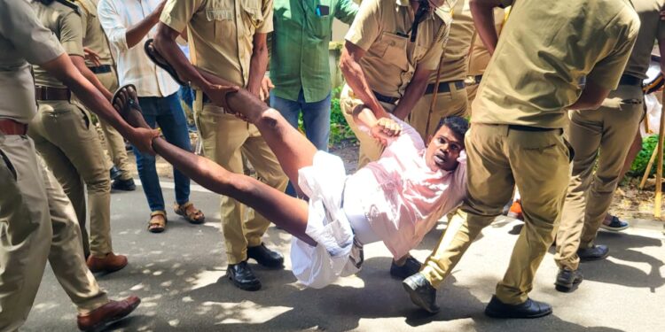 യൂത്ത് കോണ്‍ഗ്രസ്  എസ് പി ഓഫീസ് മാര്‍ച്ചിൽ സംഘർഷം