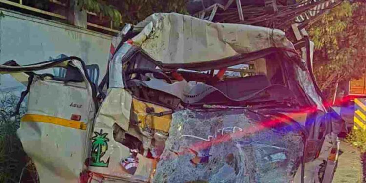 കഞ്ചിക്കോട് വാഹനാപകടം, ഒരാൾ മരിച്ചു