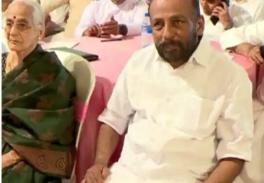 മുൻ എംഎല്‍എ എ.വി.ഗോപിനാഥ് ബിജെപി വേദിയില്‍