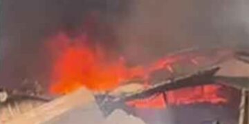 തിരുവേഗപ്ര സോഫ കമ്ബനിയില്‍ തീപിടിത്തം