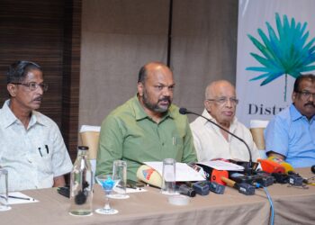 സ്മാർട്ട്സിറ്റി പദ്ധതിക്കായി ഏറ്റെടുത്ത സ്ഥലം മന്ത്രിമാരായ കെ. കൃഷ്ണൻകുട്ടി,  പി. രാജീവ്‌ എന്നിവർ സന്ദർശിച്ചു